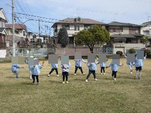 よっちょれを踊っているこども達