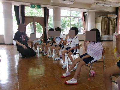 歯を磨く5歳児