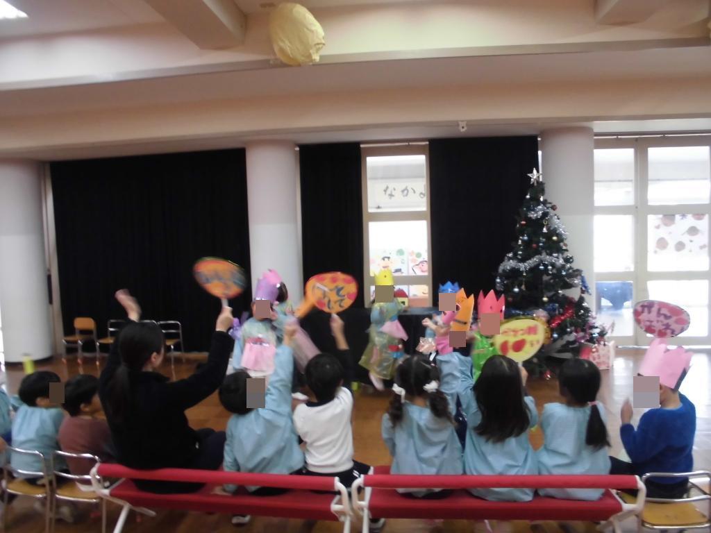 アイドルになりきる4歳児と観客になる5歳児