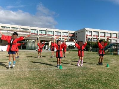 よっちょれを踊る園児