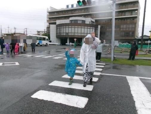 交通安全教室を受ける幼児