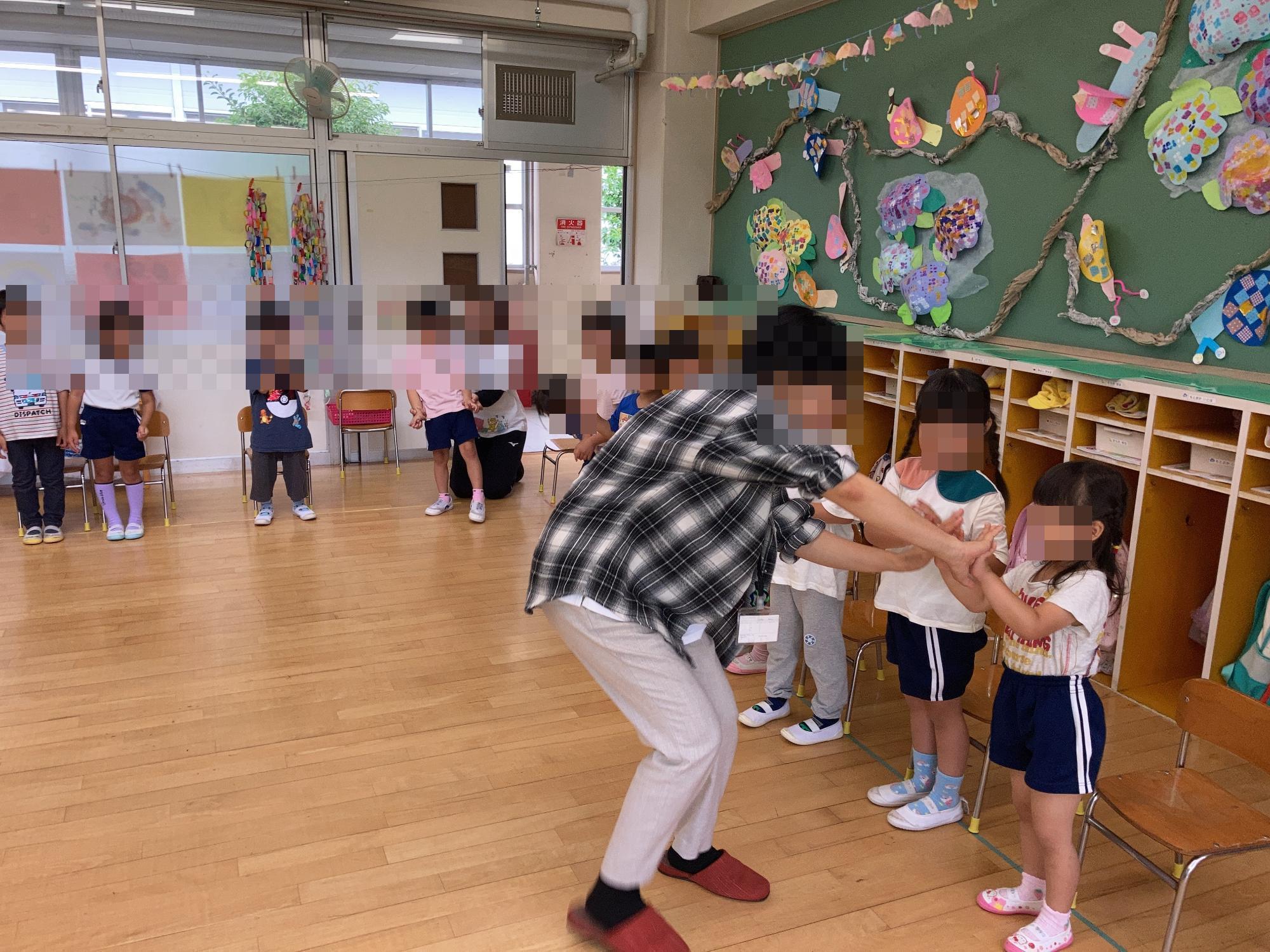 ALTをする4歳児
