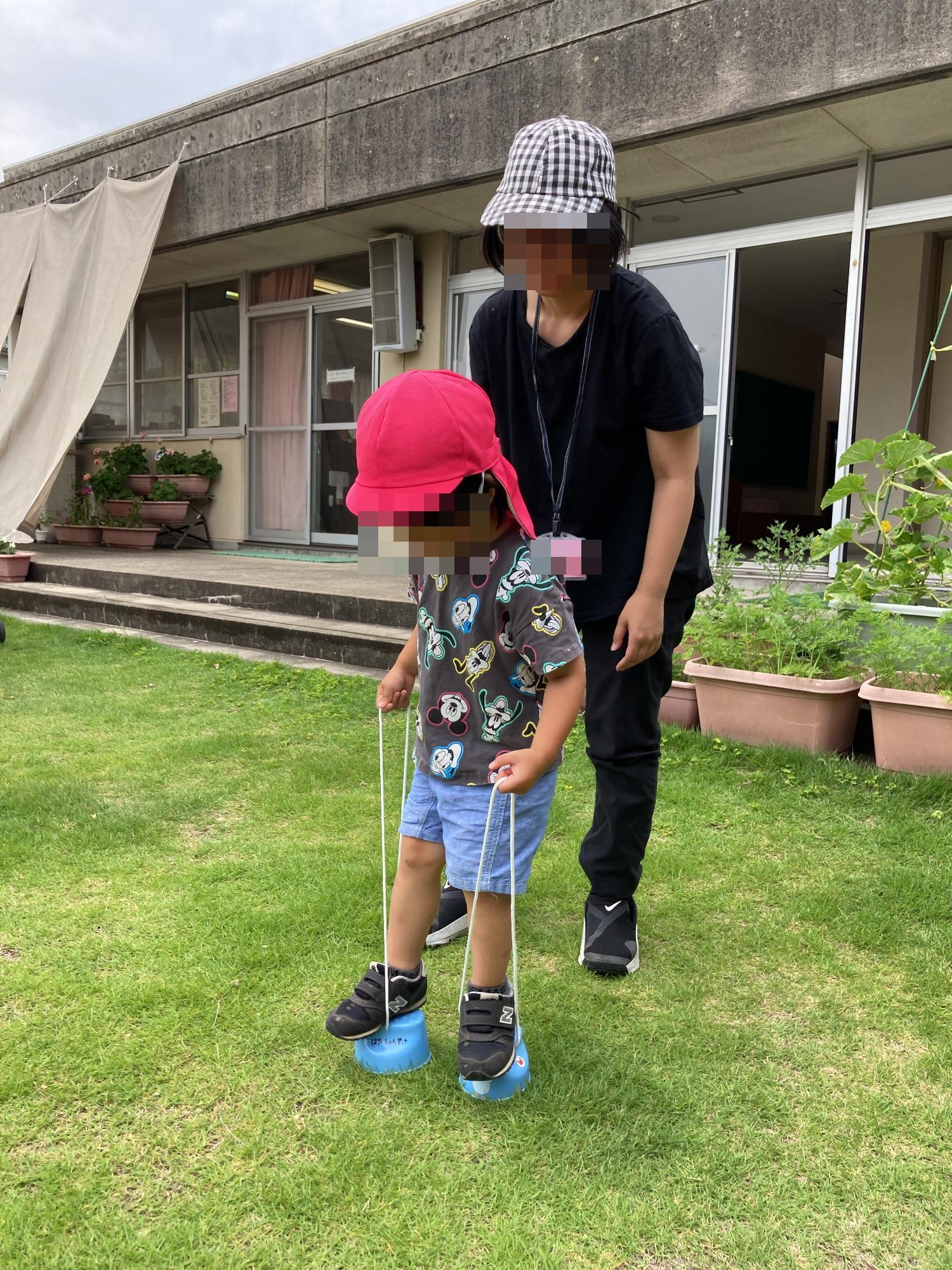 パカポコに挑戦する3歳児