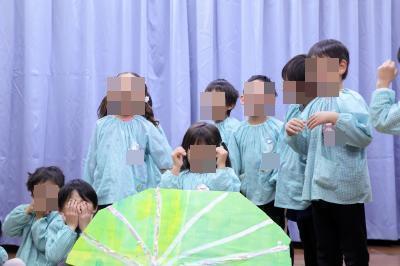 泣くこどもたち