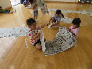 新聞遊びをしているところ