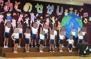 全園児で歌を歌っているところ