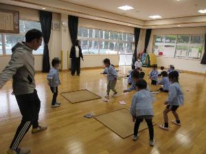 こま回しをしているところ