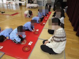 親子でお茶席に参加しているところ2
