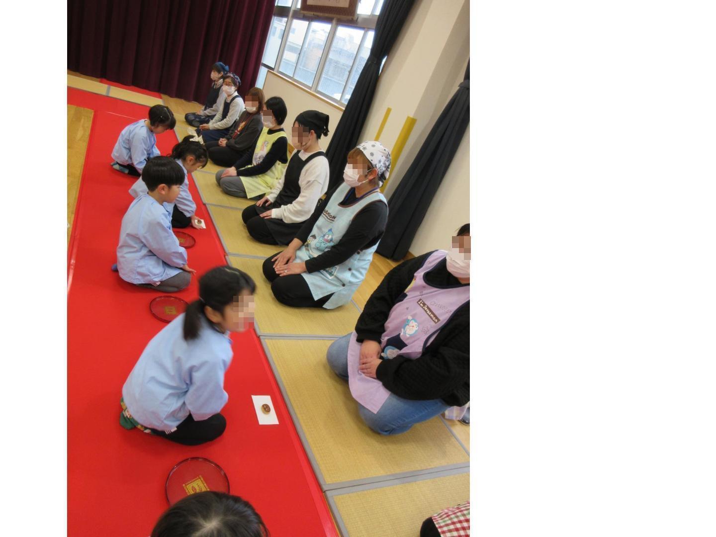 親子でお茶席をしている様子