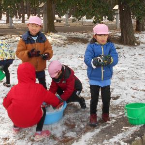 雪遊び