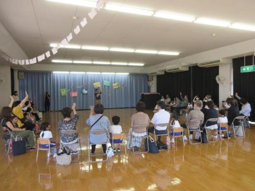 祖父母の皆様が幼稚園に遊びに来てくださいました