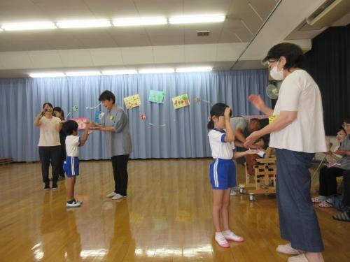 ふれあいあそび「お寺のおしょうさん」