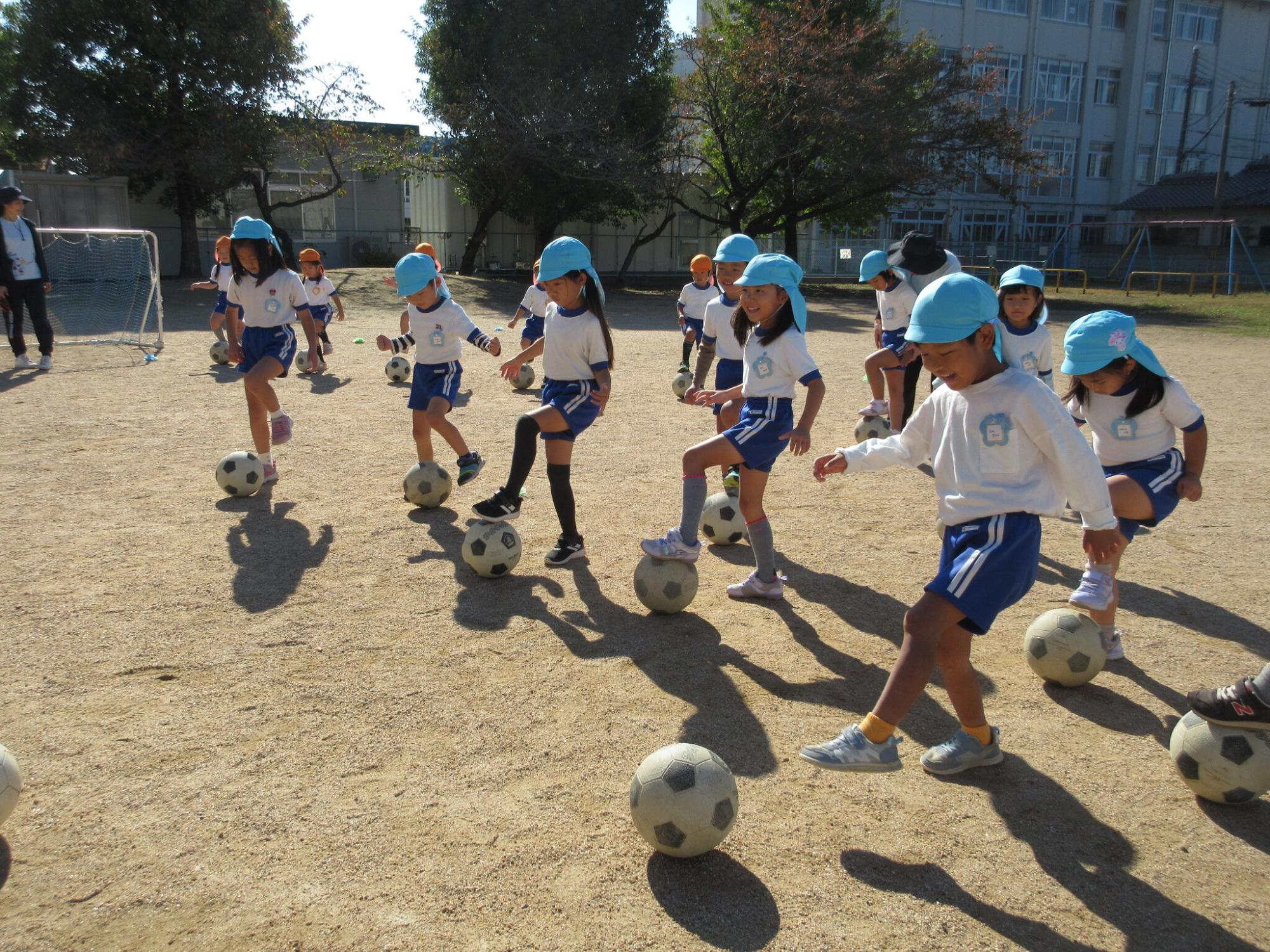 サッカーボールと友達になる練習