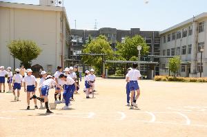 ソフトボール投げ