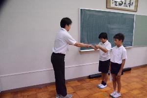 選任状を渡す