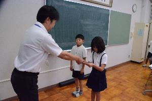 選任状を渡す