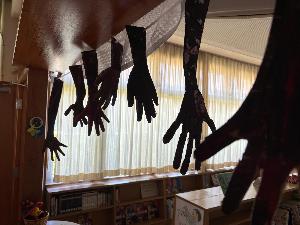 カウンターの上が？