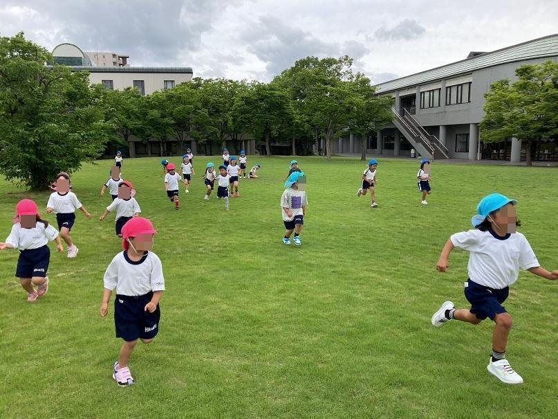 芝生広場で「よーい、どん！」