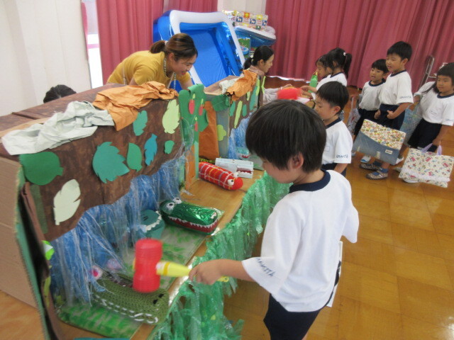 幼児がわにわにパニックをしている様子
