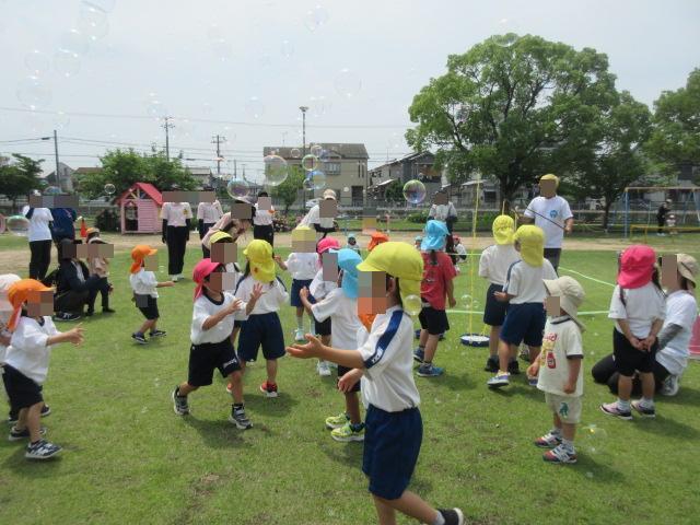 あっちも、こっちもシャボン玉でいっぱいだね
