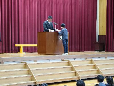 表彰される児童