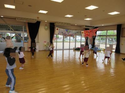 どうぶつ体操をしている様子です。