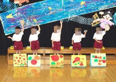 年少児の演奏の様子です。