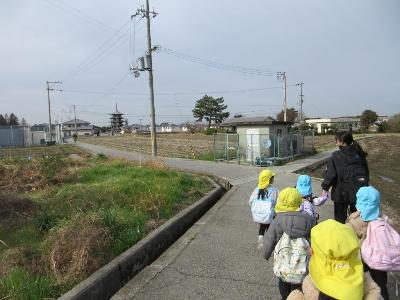 大中遺跡に向かう様子です。
