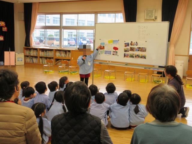 氷の研究発表をしています