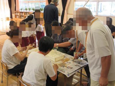 竹箸を作っている様子です。