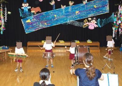 年長児の演奏の様子です。