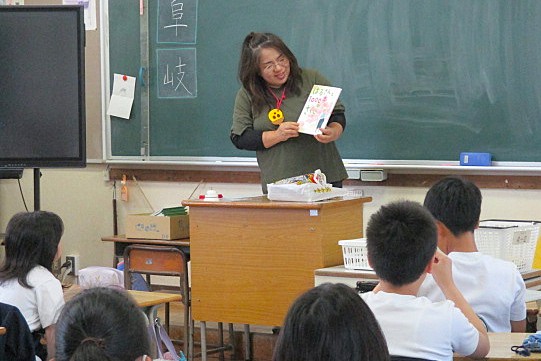 読み聞かせのようす