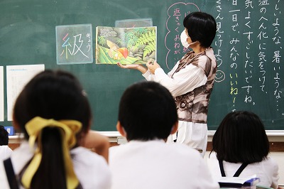 読み聞かせのようす
