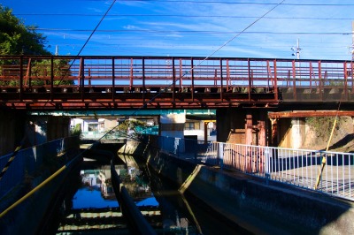 泊川を越える鉄橋