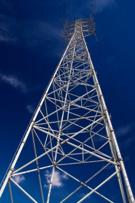近くにある高圧電線の鉄塔