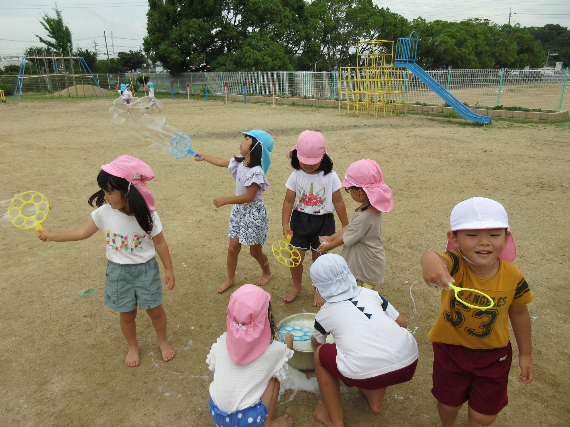 シャボン玉遊び