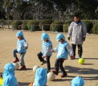 サッカーボール遊び