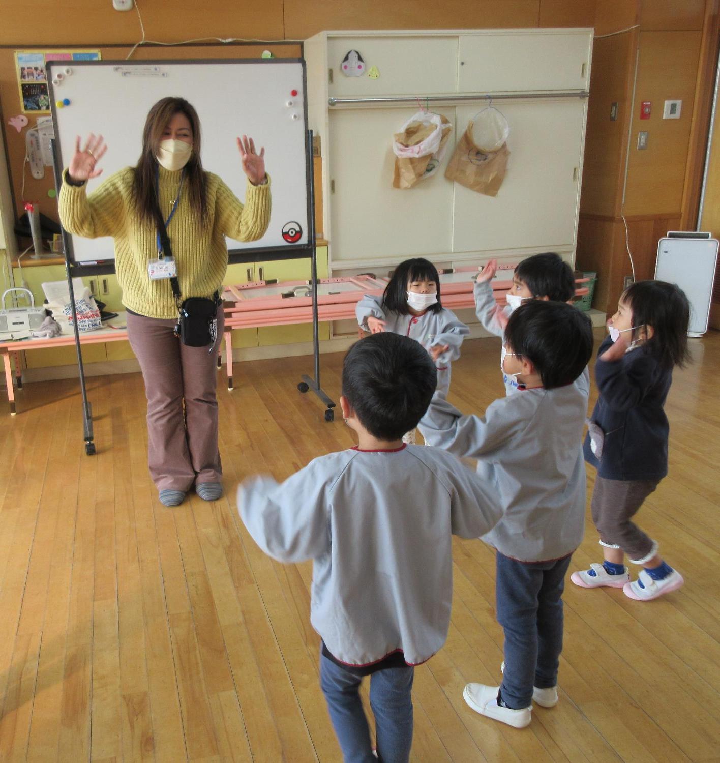 一緒に英語の歌でダンスしよう