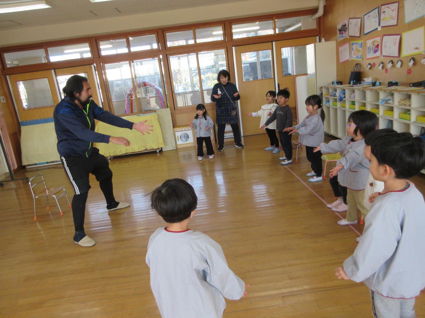 ALT英語活動　3歳児