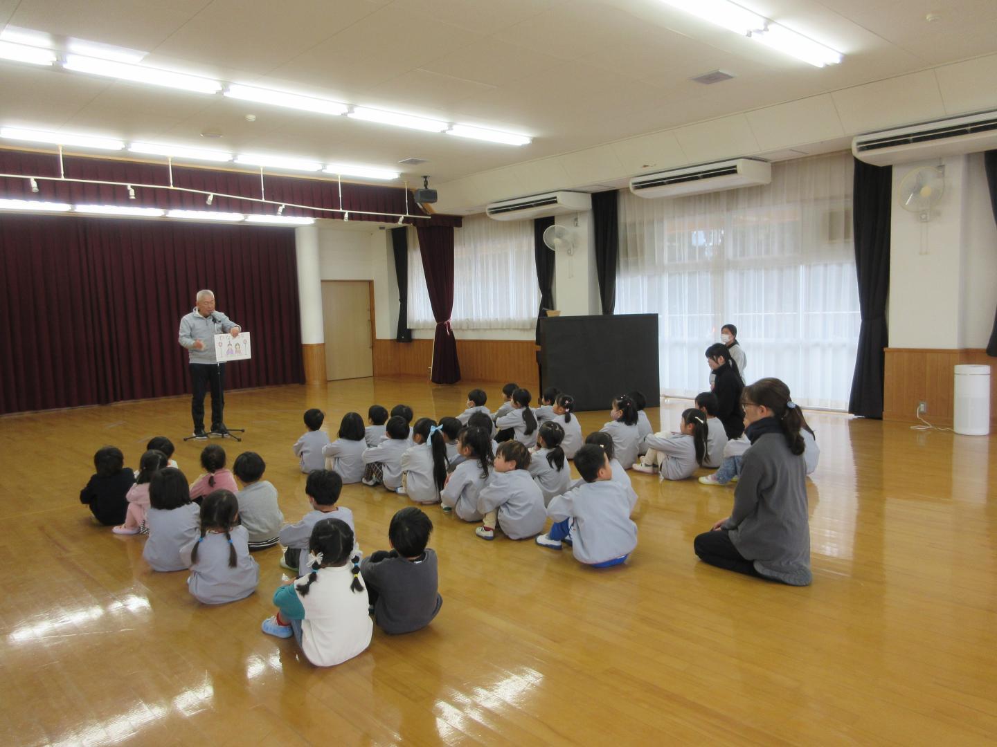 ひなまつり会　園長先生のお話