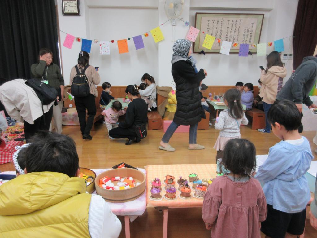 造形展参観　3歳児