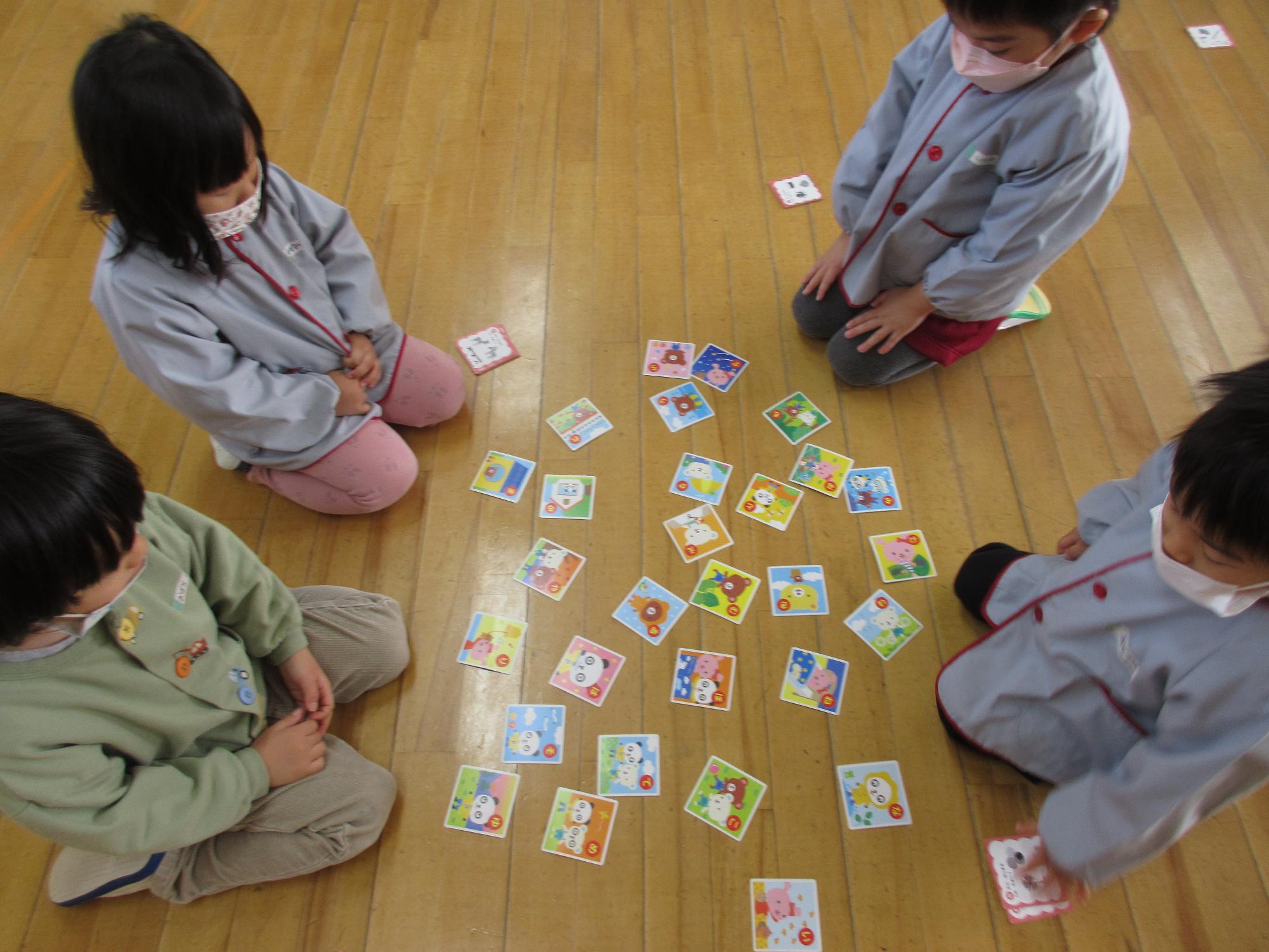 かるた大会3歳児