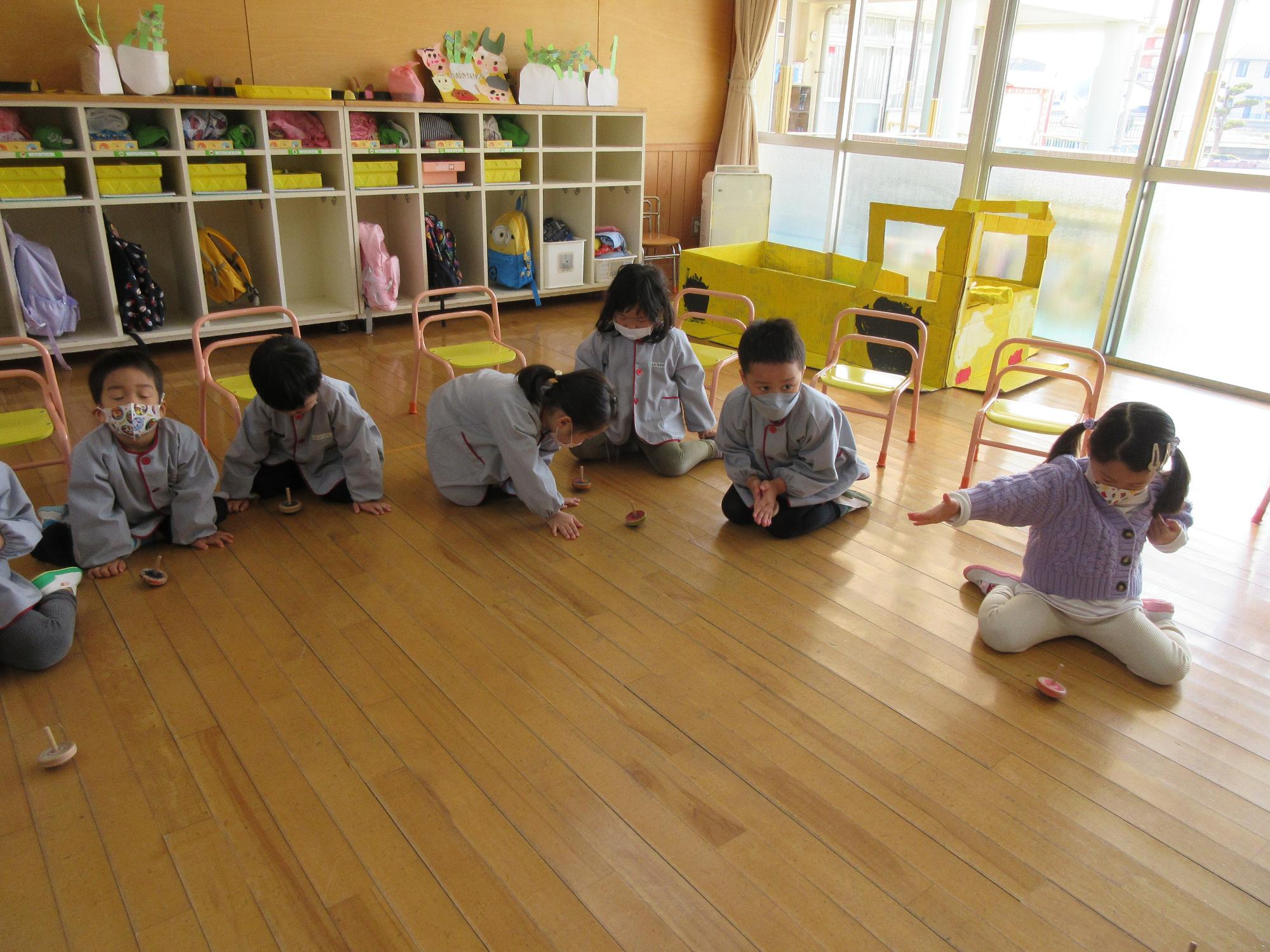 こま回し大会　3歳児
