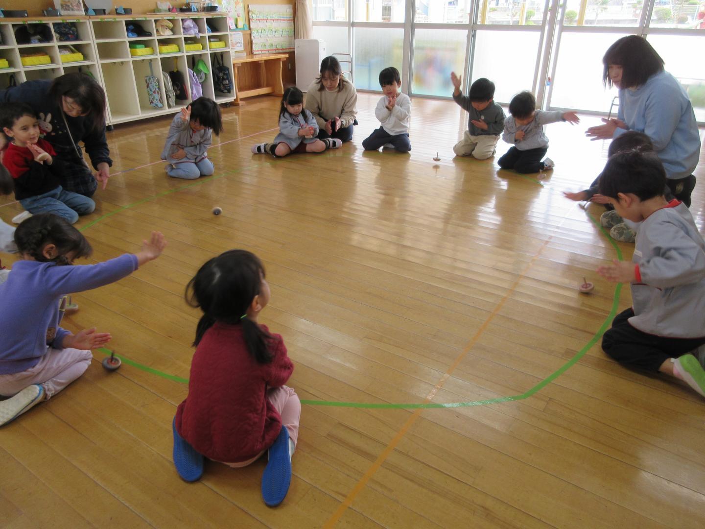 こま回し大会　3歳児