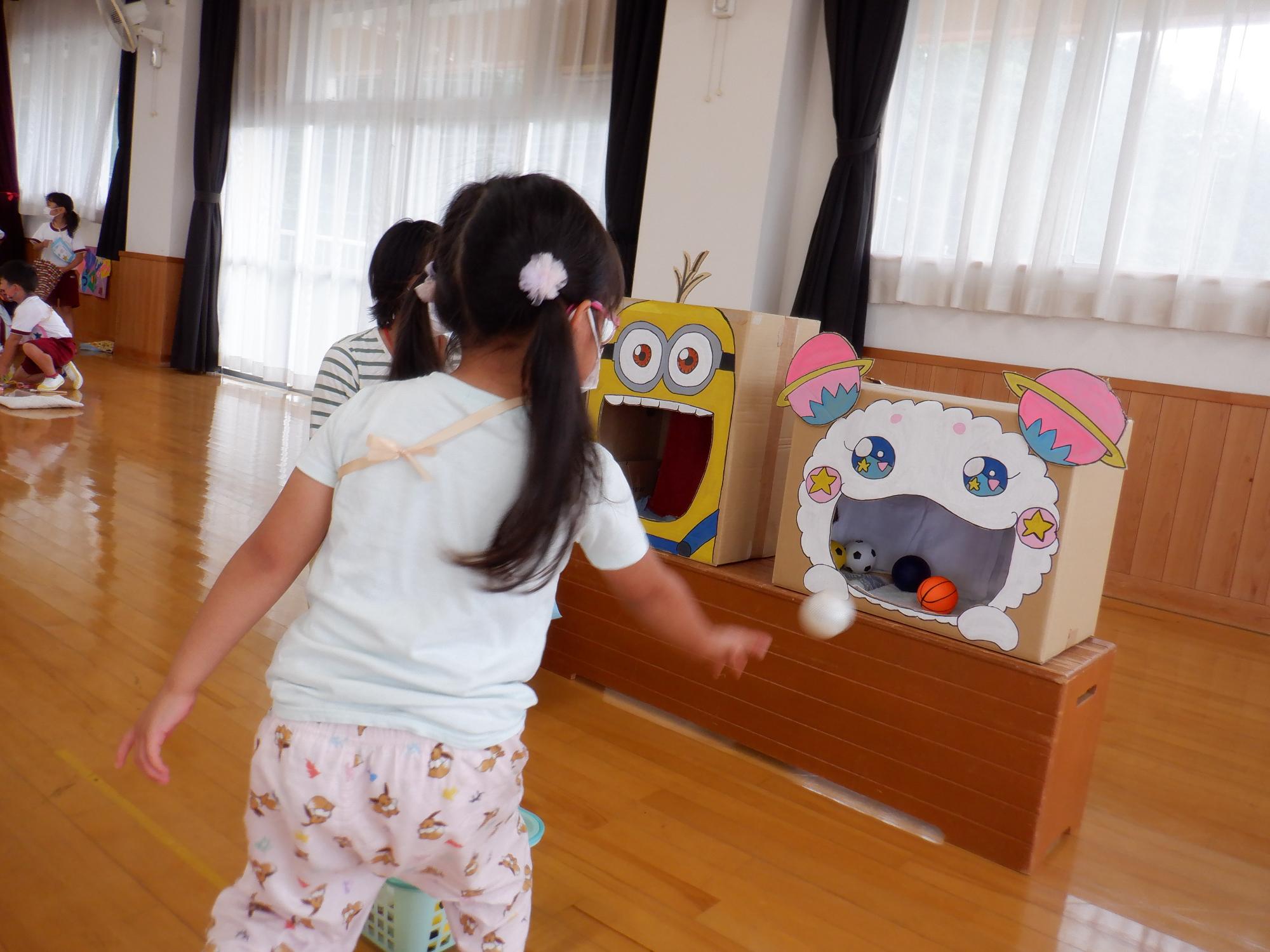 ボール投げ