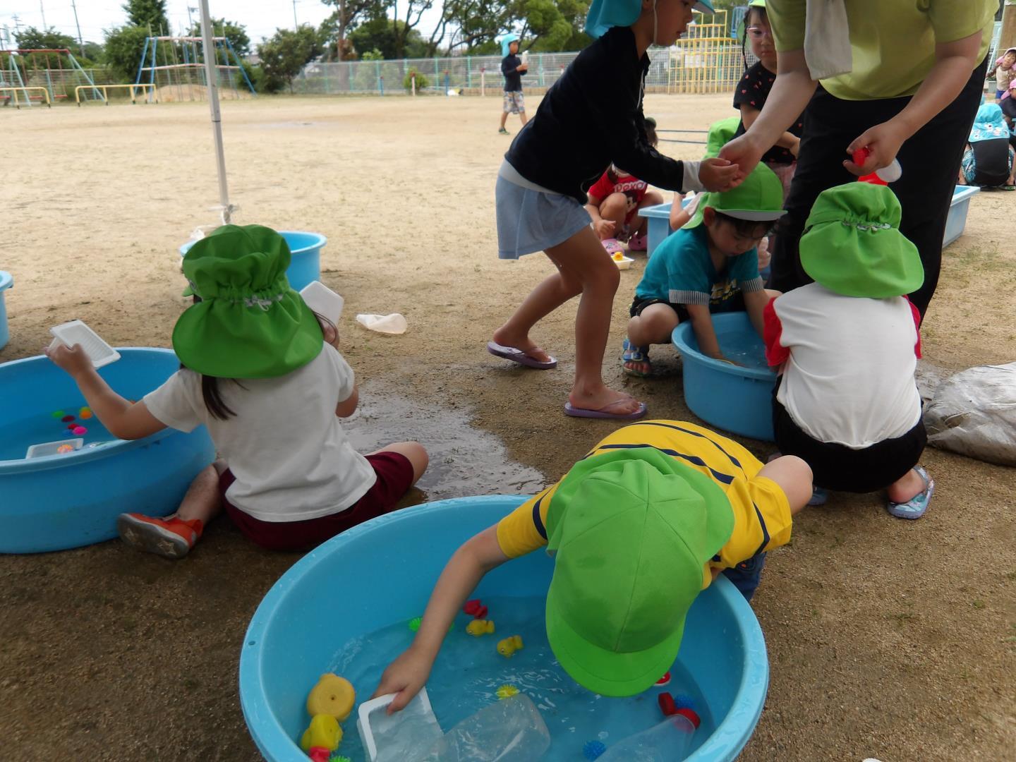 水遊び　3歳児