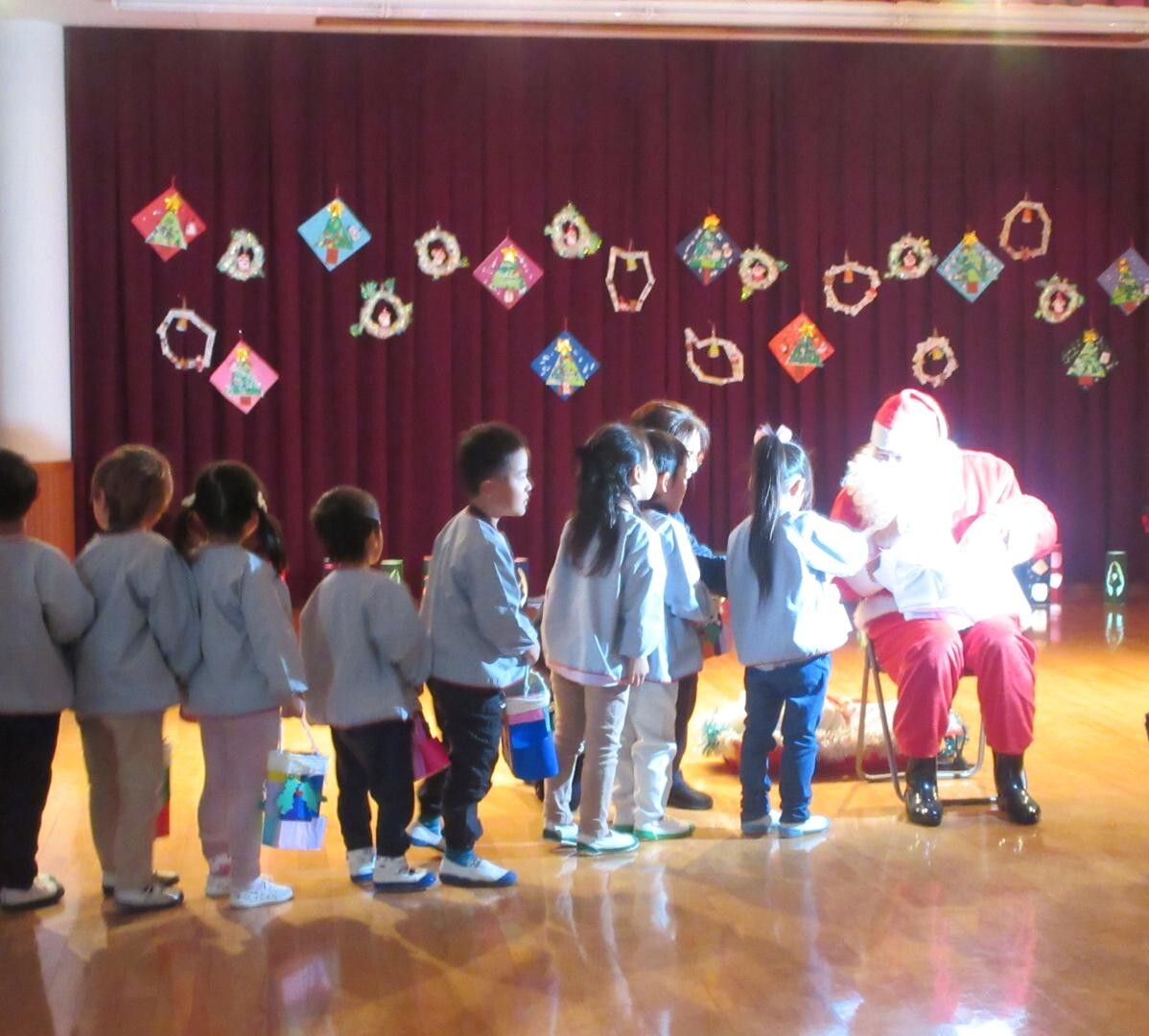 なかよし会　サンタさんからのプレゼント