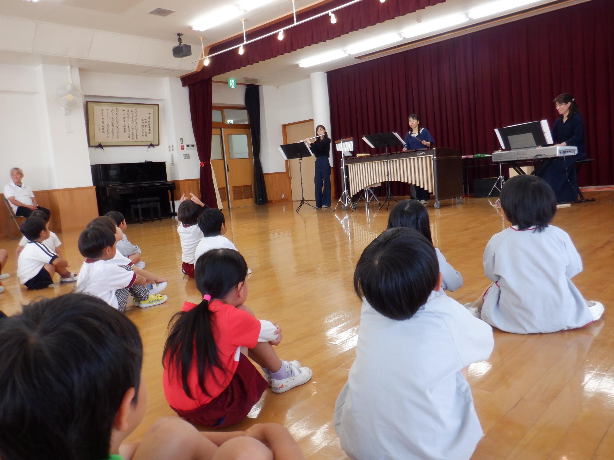 音楽鑑賞前列