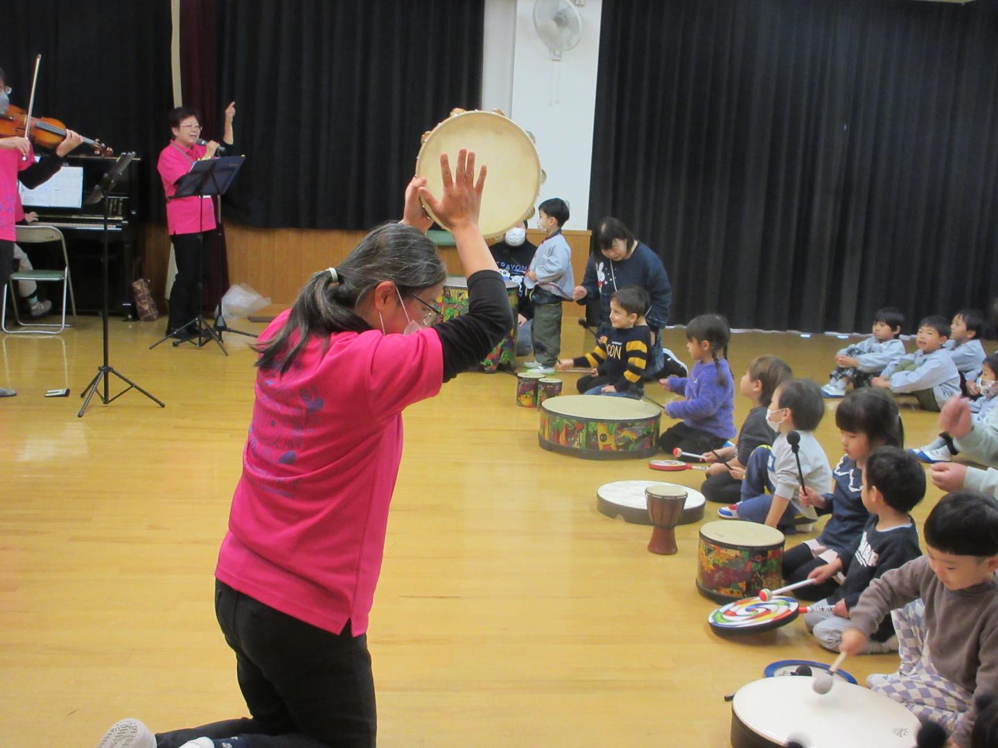 音楽療法　楽器体験