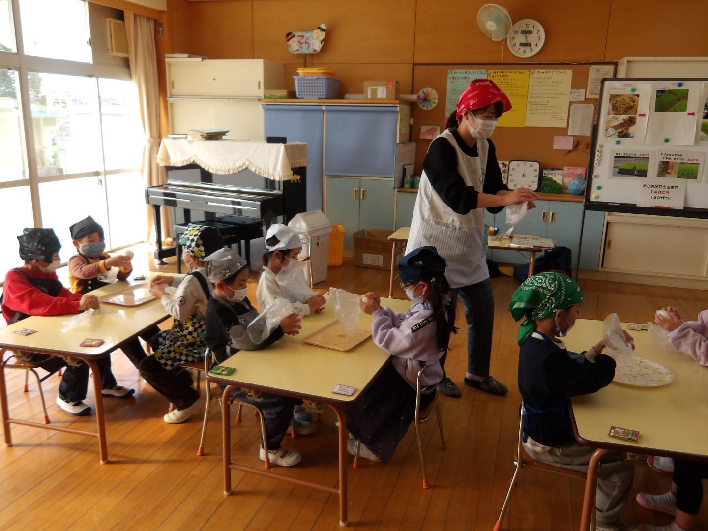 食育教室　おにぎり作り
